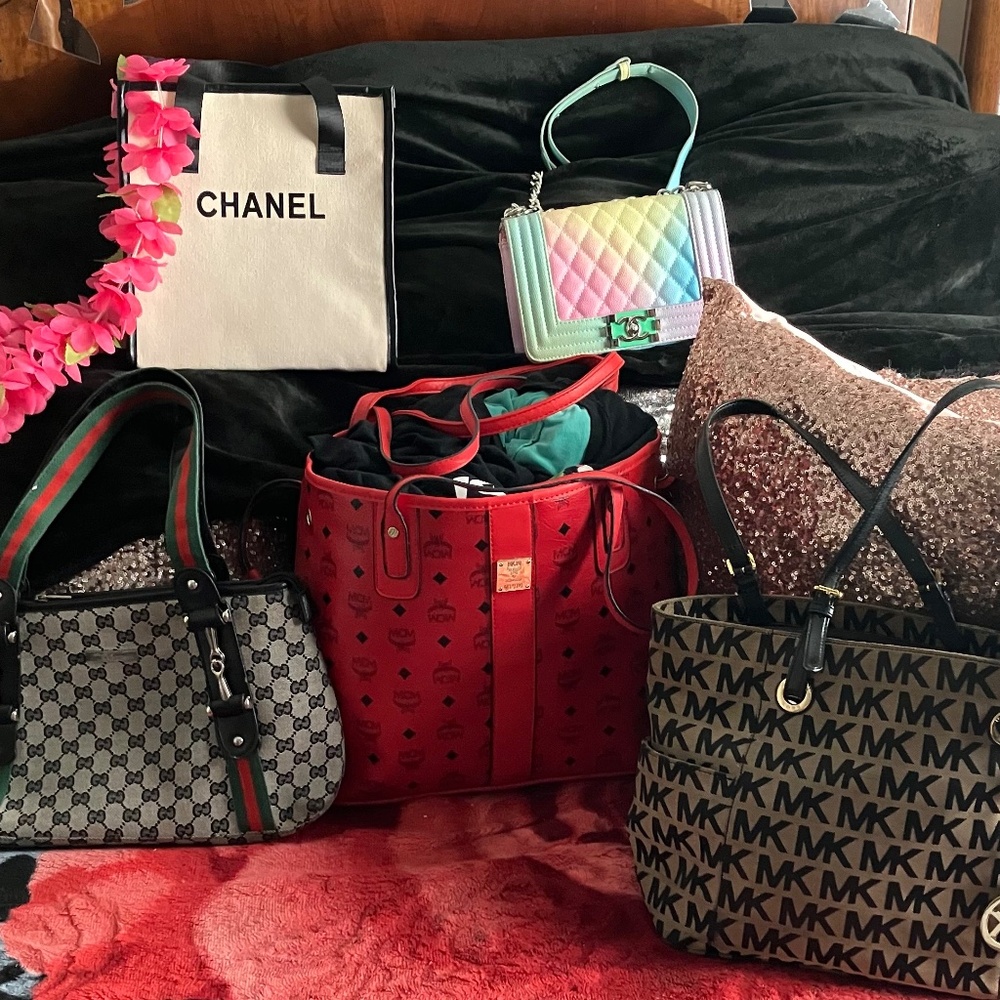 Chanel purse 👛 Balenciaga 37